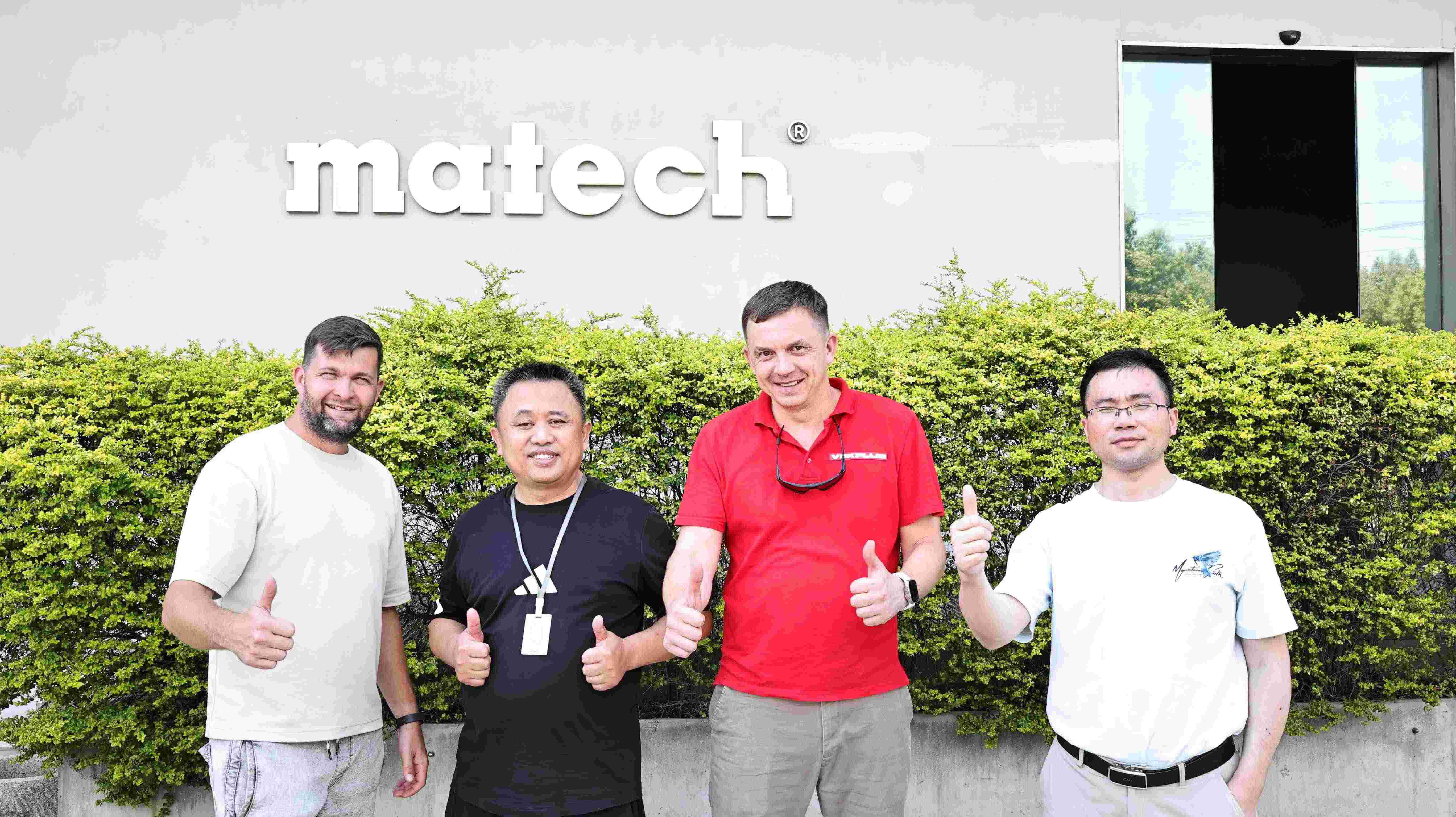 俄羅斯高端電氣服務(wù)商VDKplus公司蒞臨我司參觀考察，深度交流共探高端配電合作新機(jī)遇。